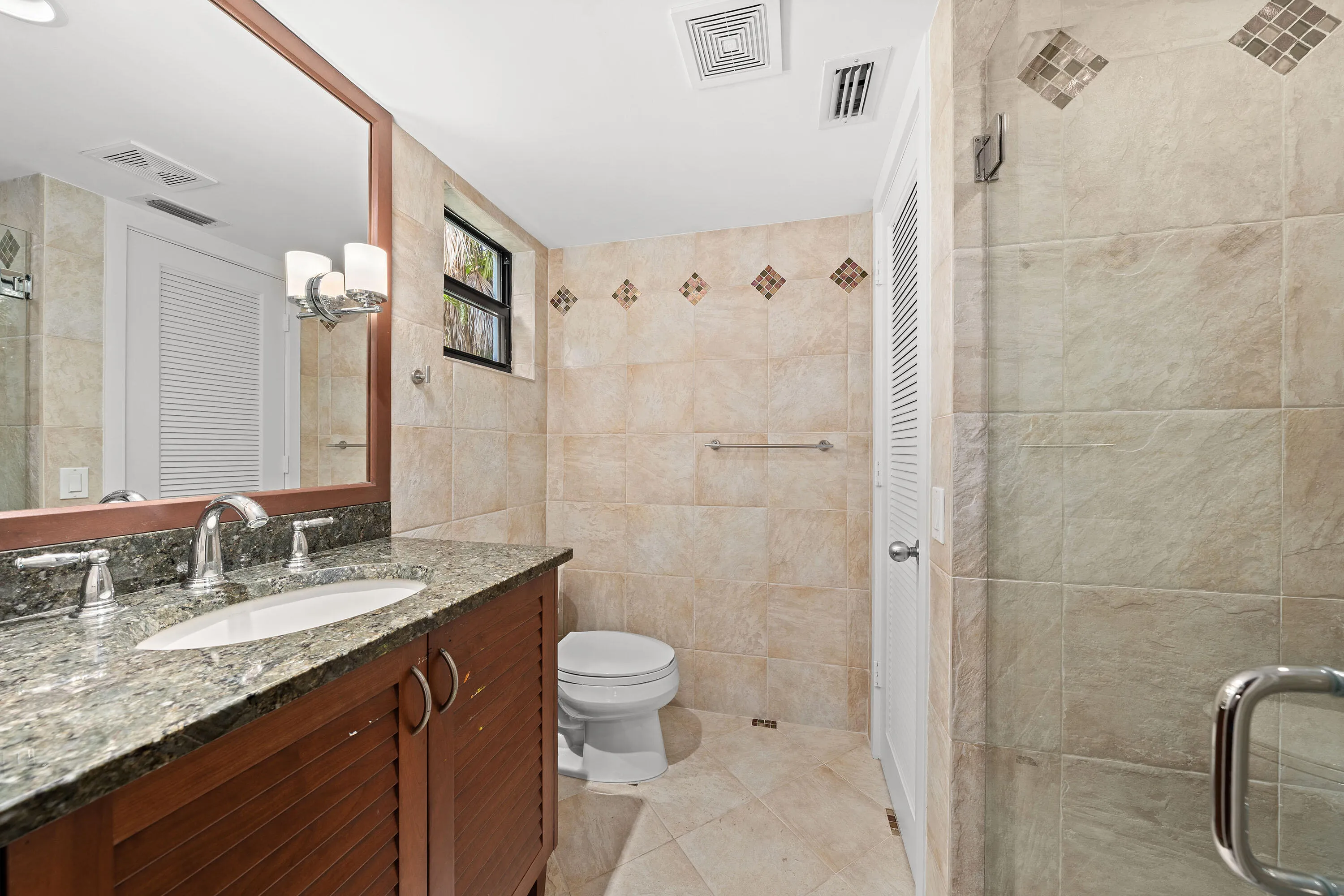CABANA GUEST BATH