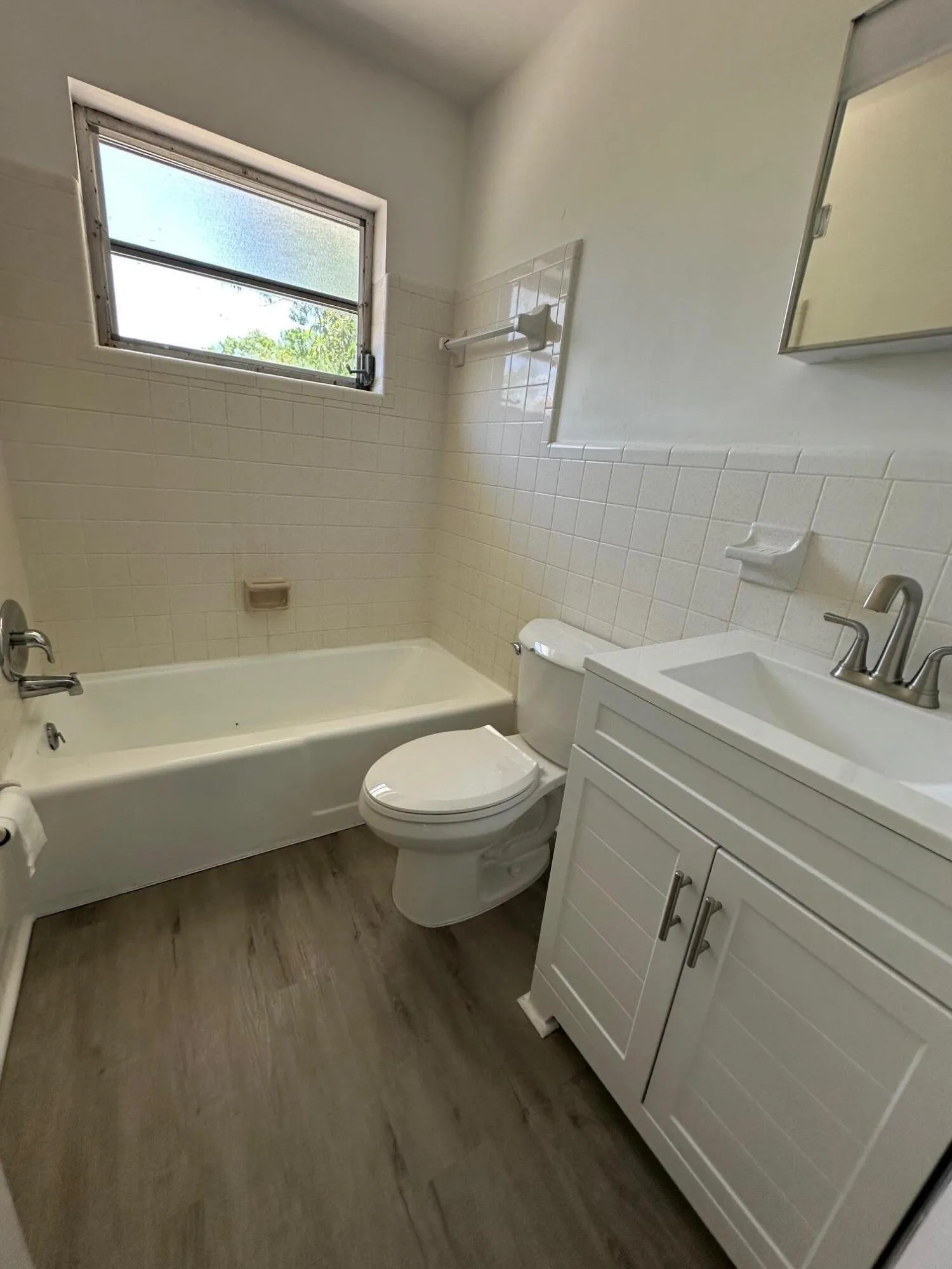 Full Bath w/Tub