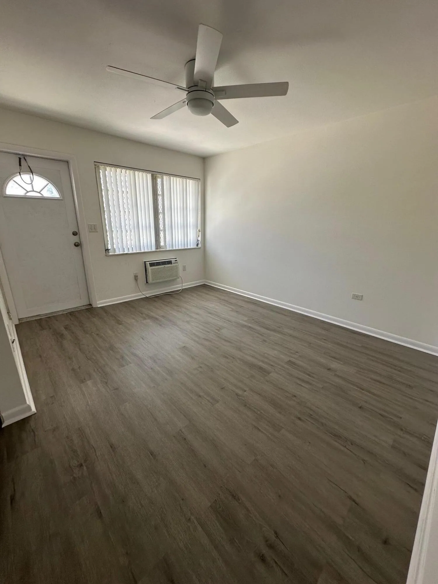 Living Rm - All New Floors!