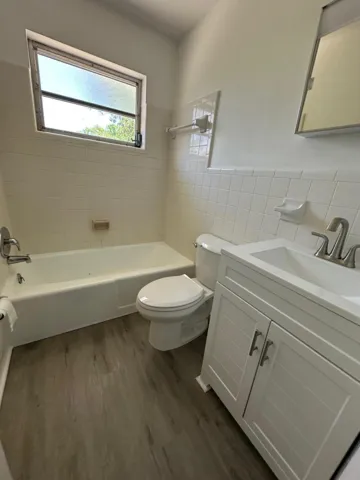 Full Bath w/Tub