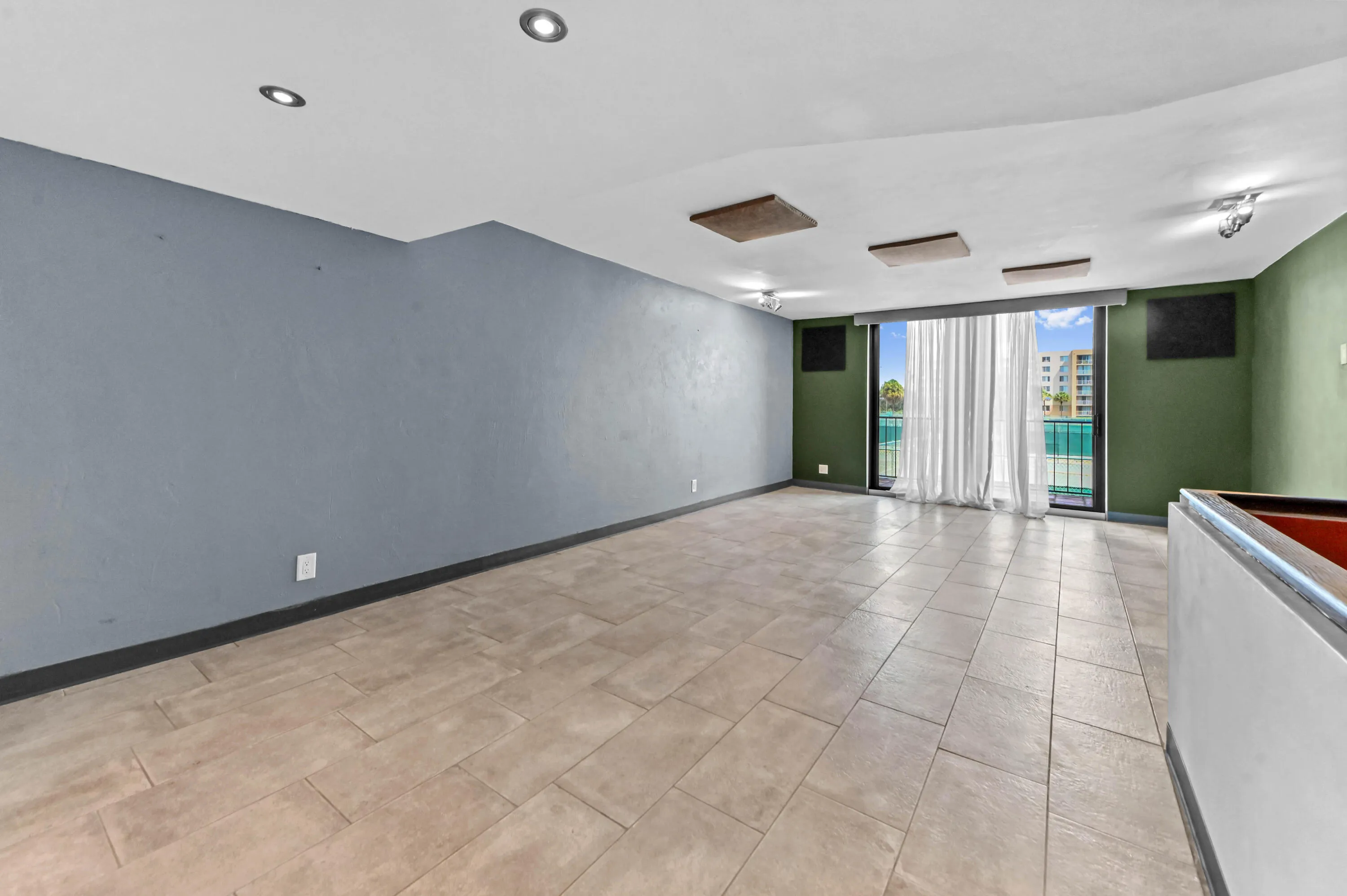 09 dining area 01