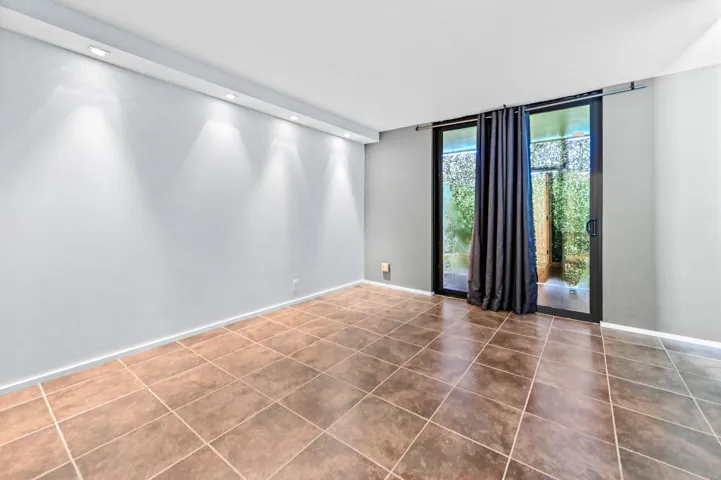 23 Bedroom 01