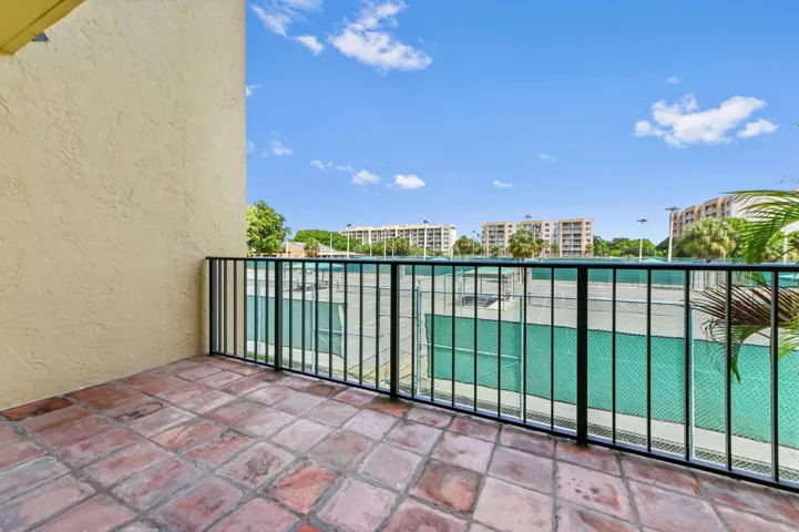 14 Balcony 01