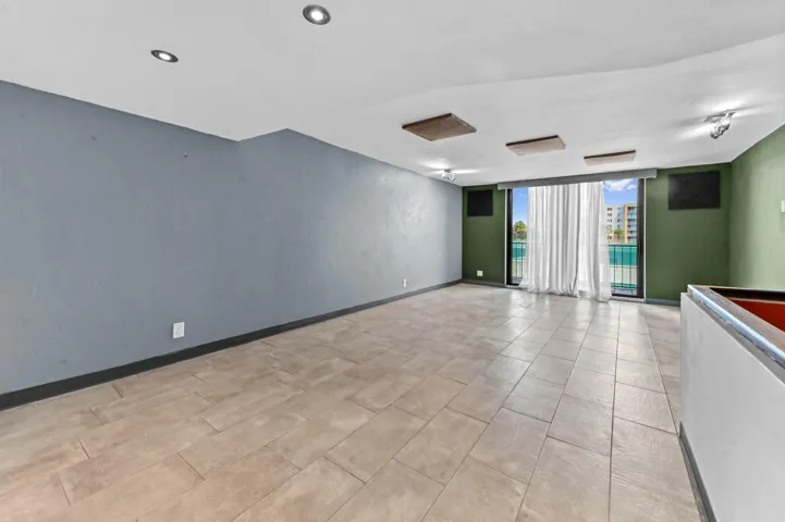 09 dining area 01