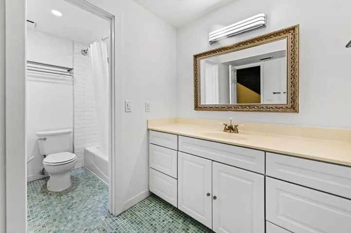 26 Bathroom 01