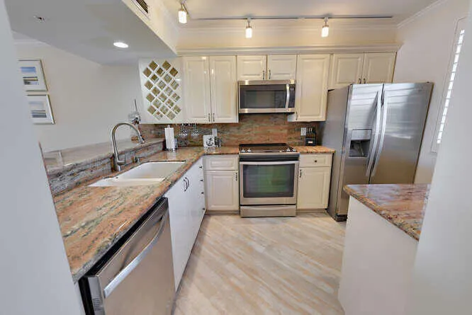 2601 Marina Isle Way Apt 303-small-005-0