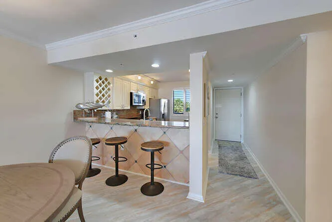 2601 Marina Isle Way Apt 303-small-004-0