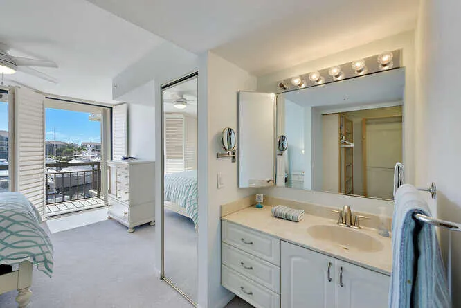 2601 Marina Isle Way Apt 303-small-017-0