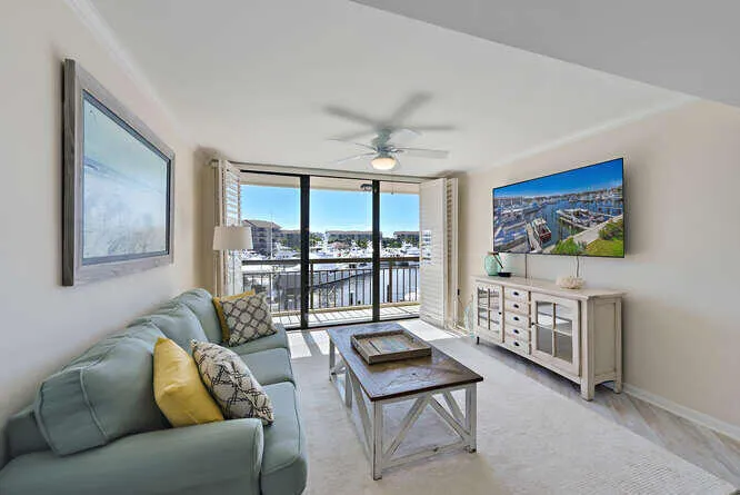2601 Marina Isle Way Apt 303-small-011-0