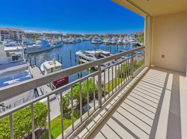 2601 Marina Isle Way Apt 303-small-025-0