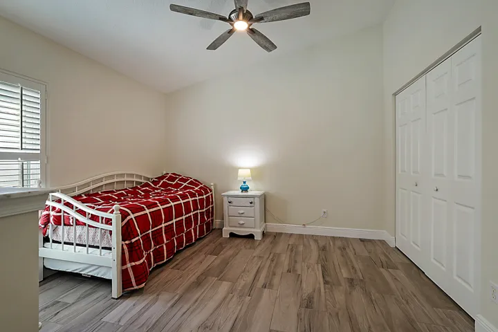 7004 SE Twin Oaks Circle-26