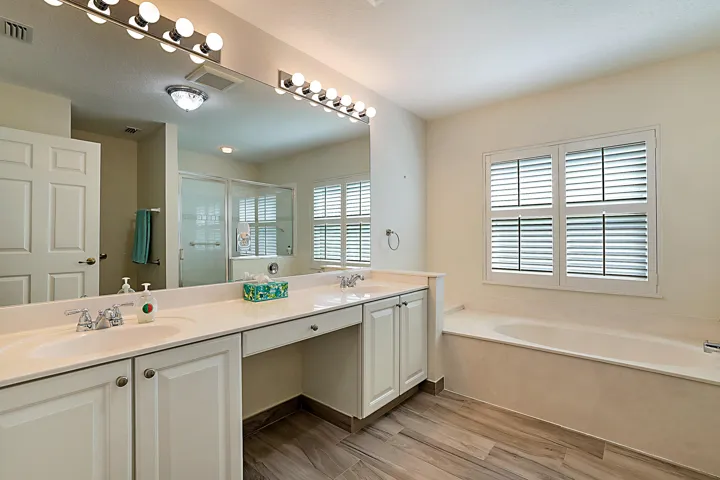 7004 SE Twin Oaks Circle-21