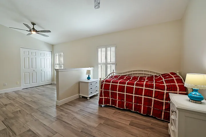 7004 SE Twin Oaks Circle-24