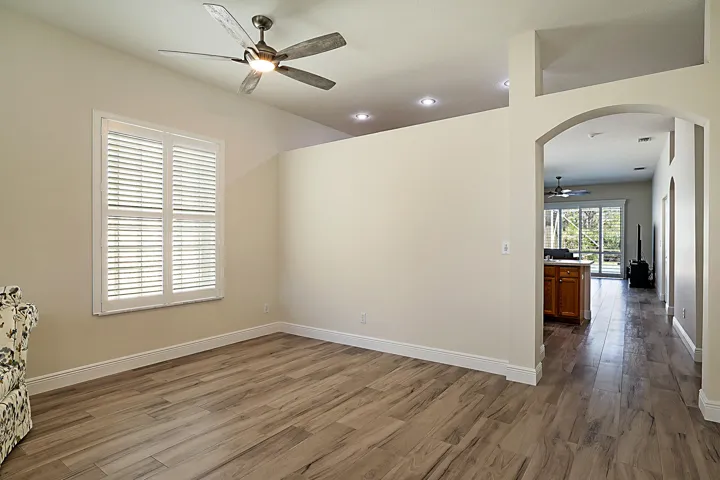 7004 SE Twin Oaks Circle-7