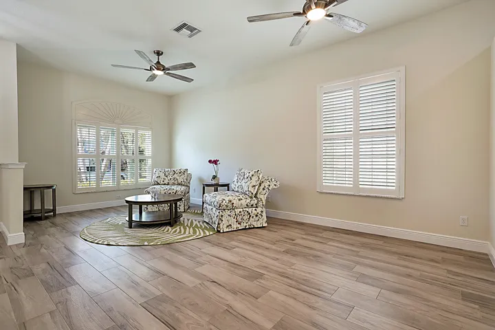 7004 SE Twin Oaks Circle-8