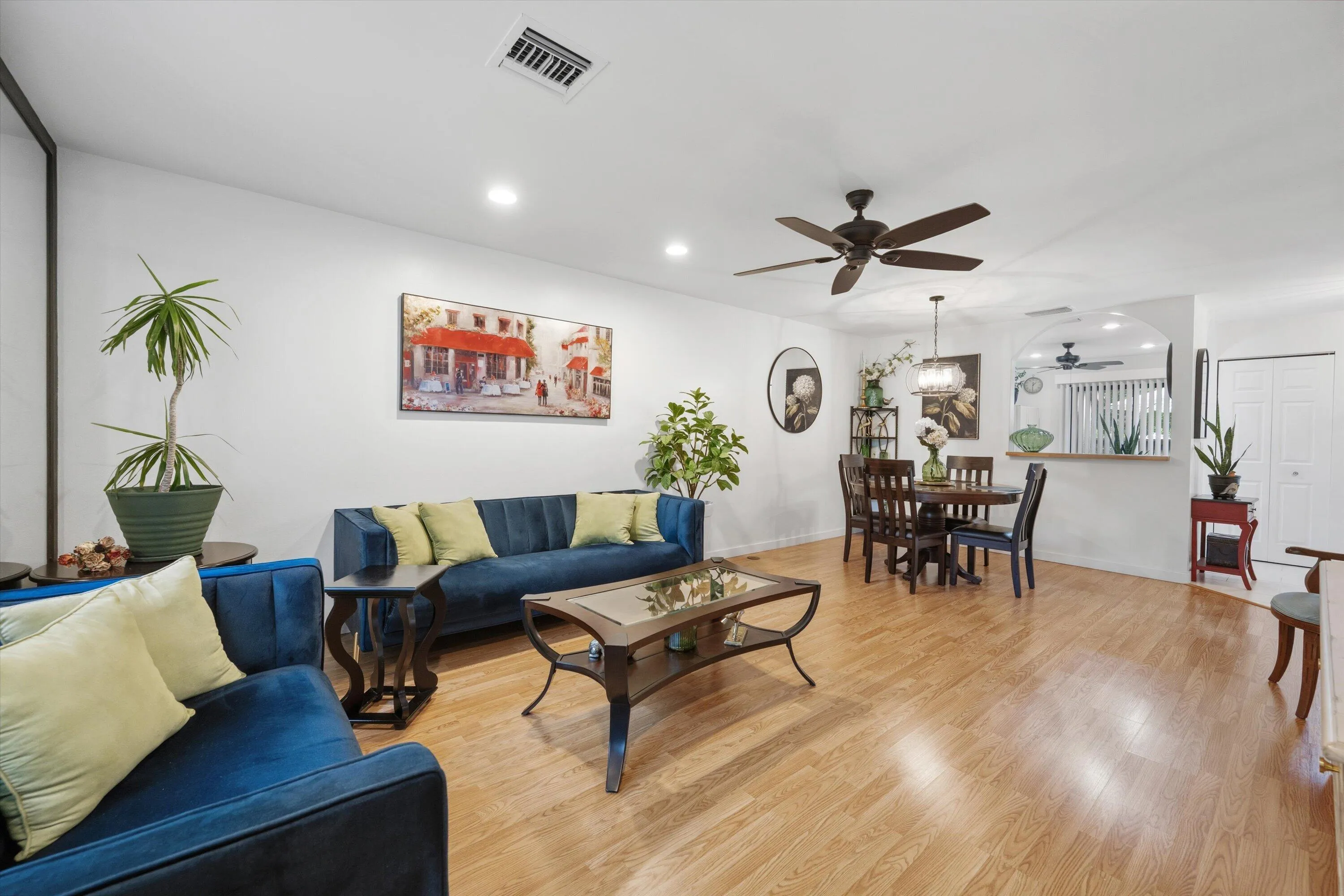 Living/dining room