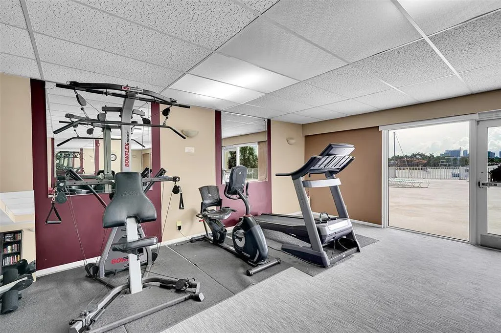 UNIVERSAL GYM EQUIPMENT