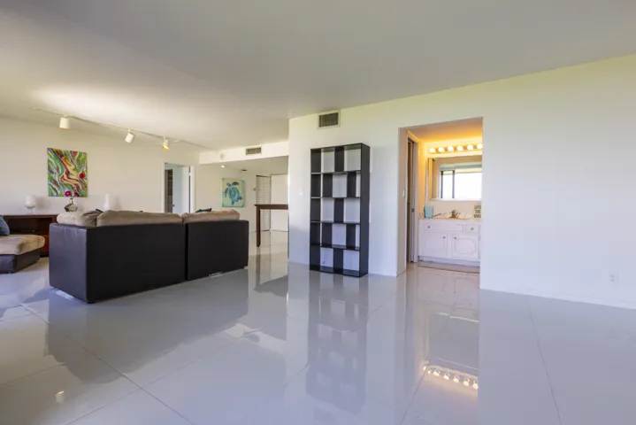 2ND BEDROOM WITH BATHROOM AND CLOSET