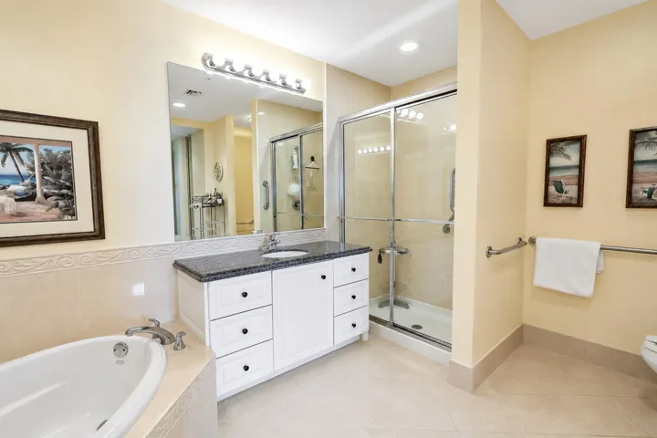 21-PH02 Master Bathroom