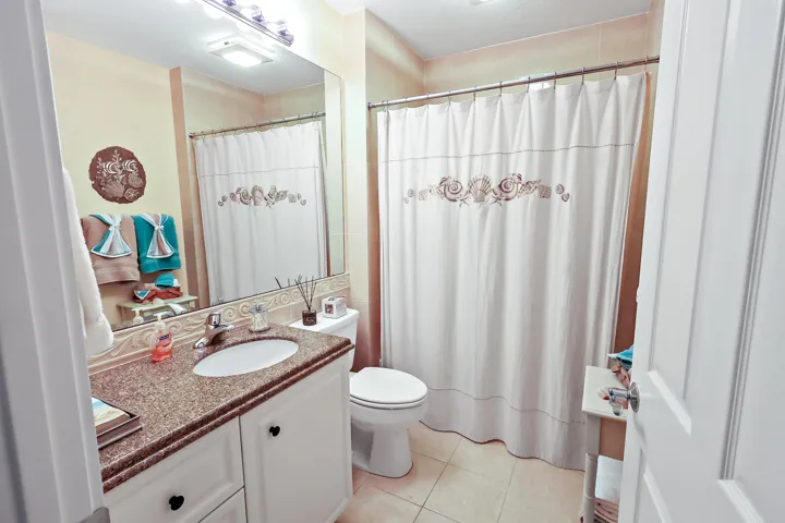 21-PH02 Guest Bathroom