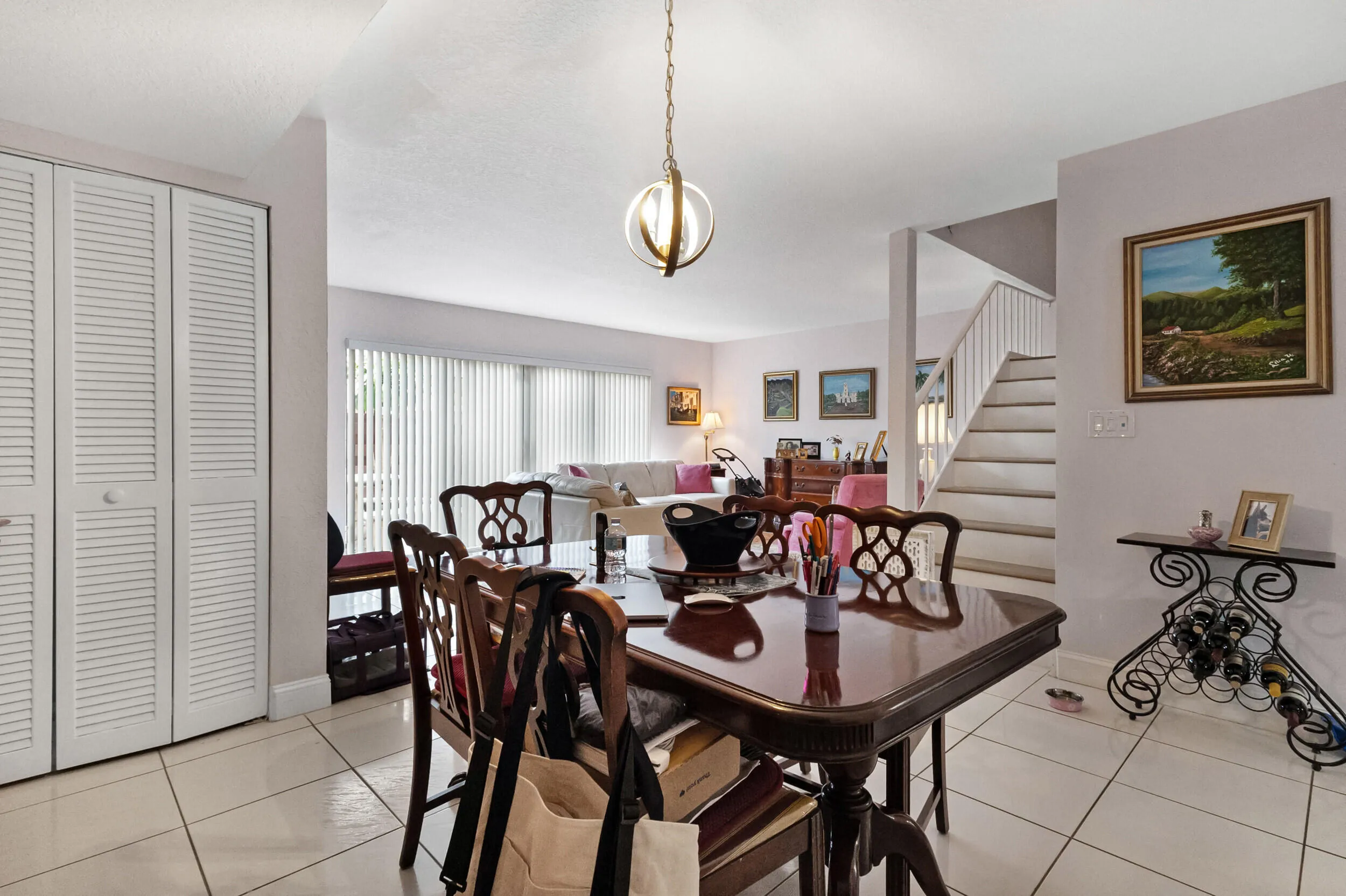accutour_01 3015-oaktree-ln -014