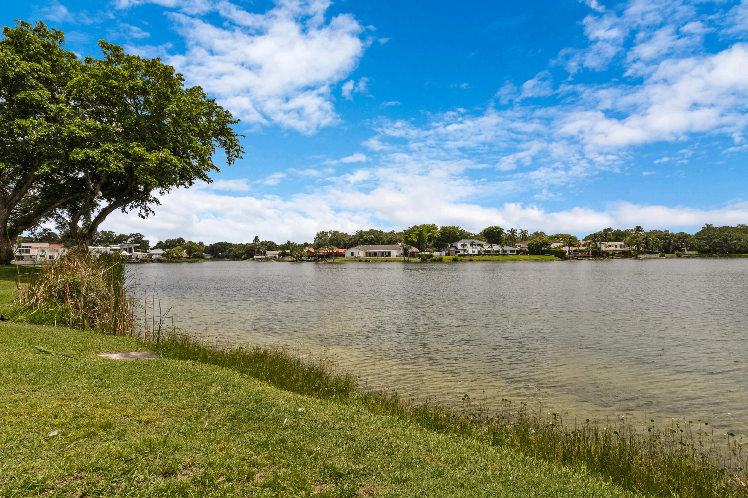 accutour_01 3015-oaktree-ln -053