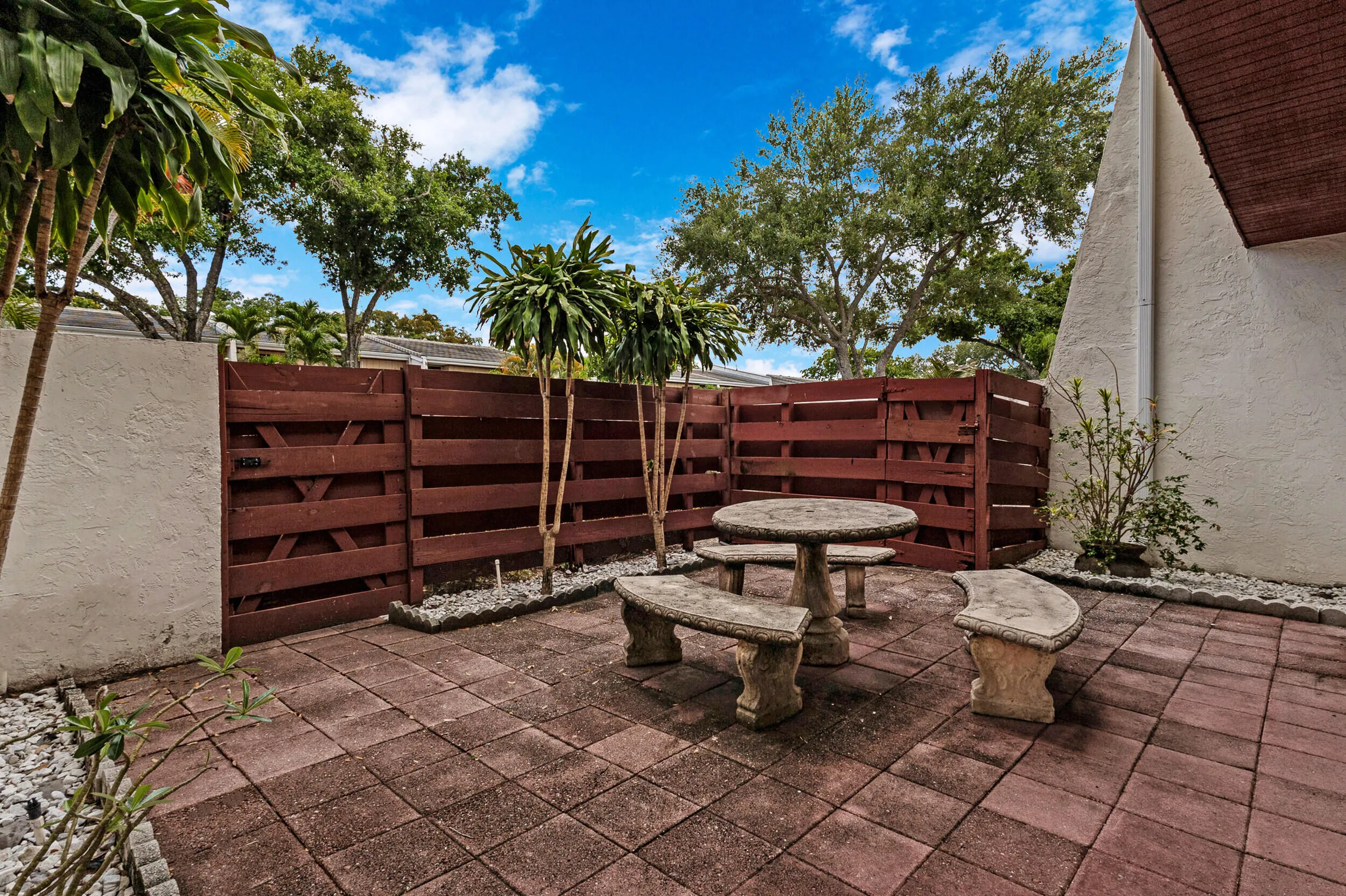 accutour_01 3015-oaktree-ln -050