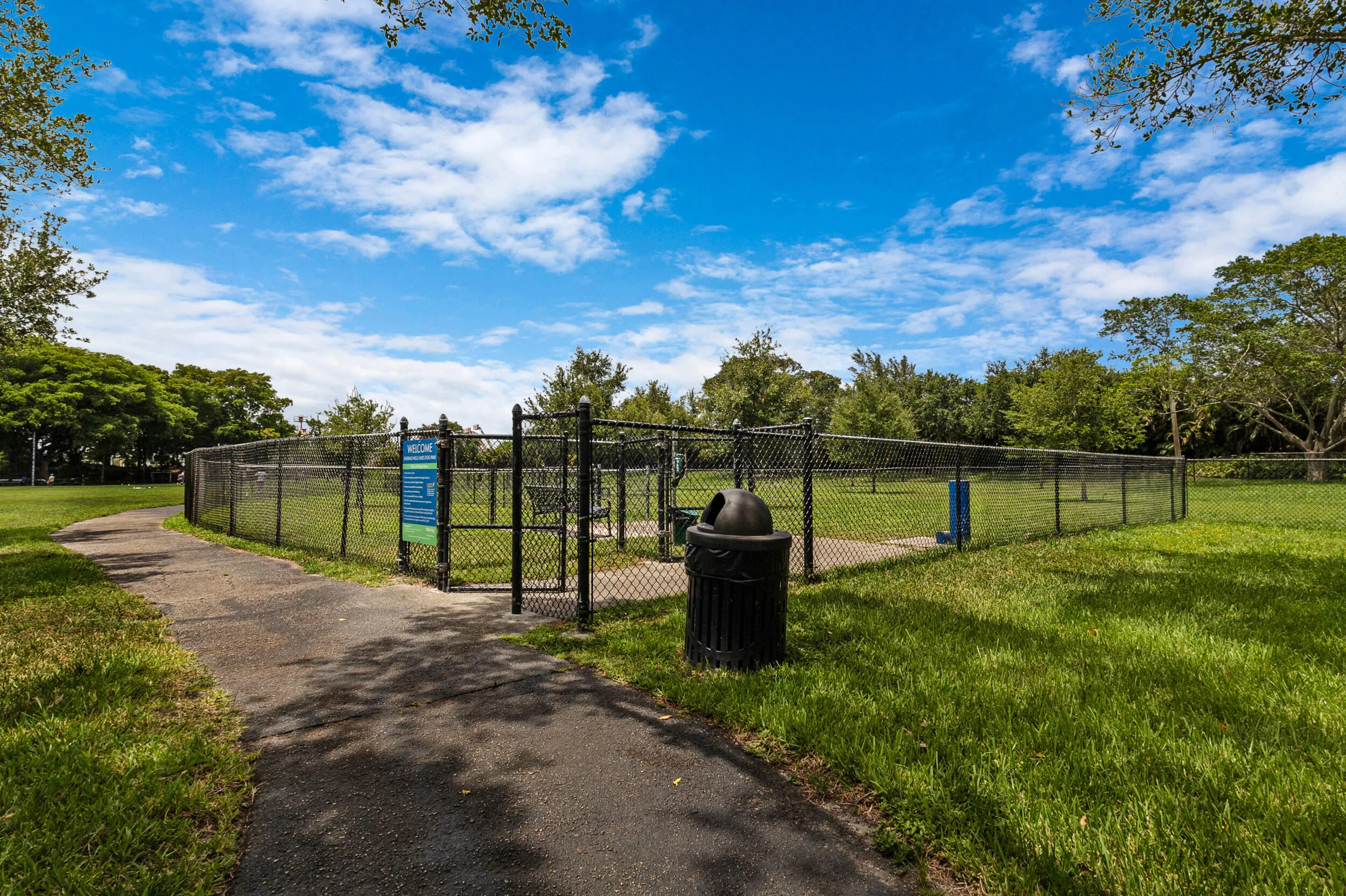accutour_01 3015-oaktree-ln -054