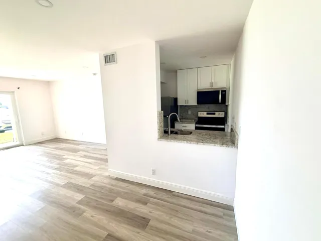 ___F105 living 2
