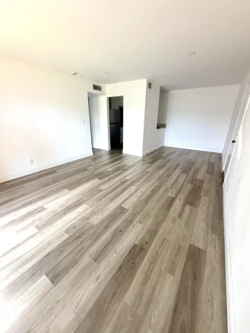 ___F105 living 1