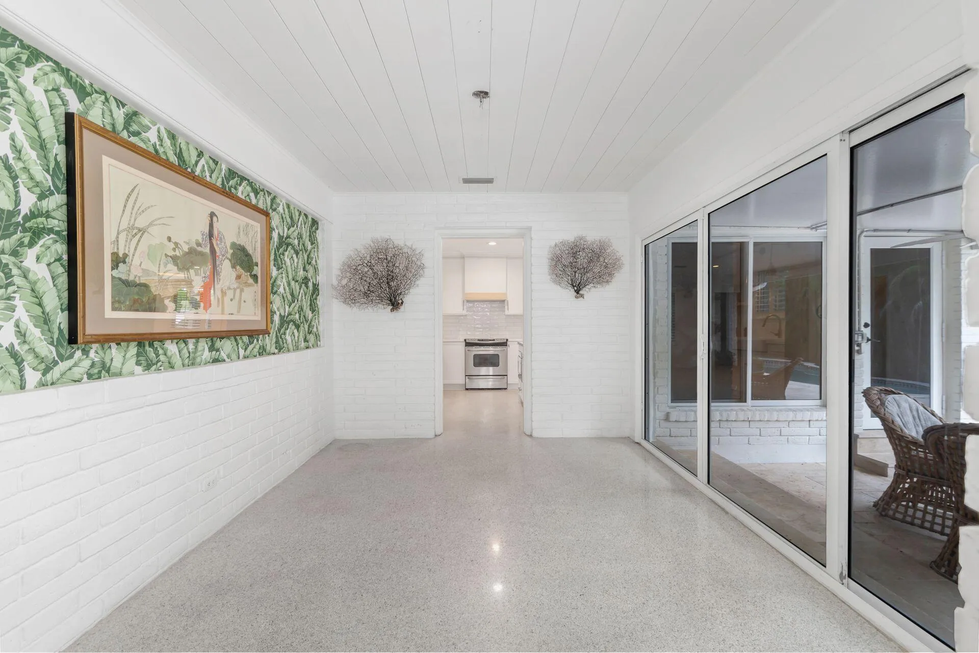 Sunroom/Breakfast room