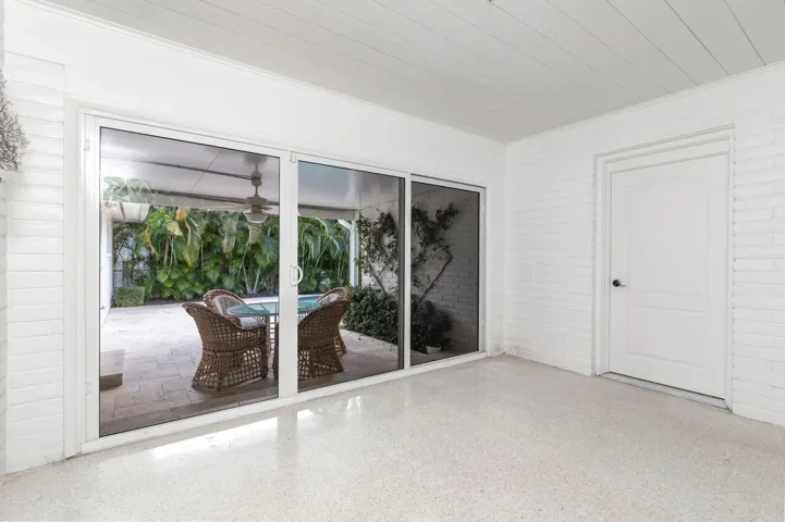 Sunroom/Breakfast room