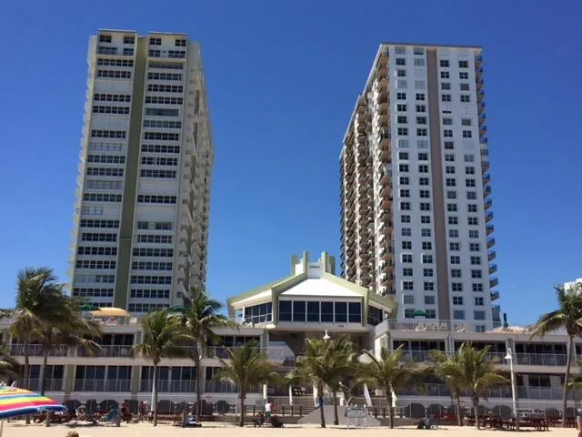 Rec Ctr on beach