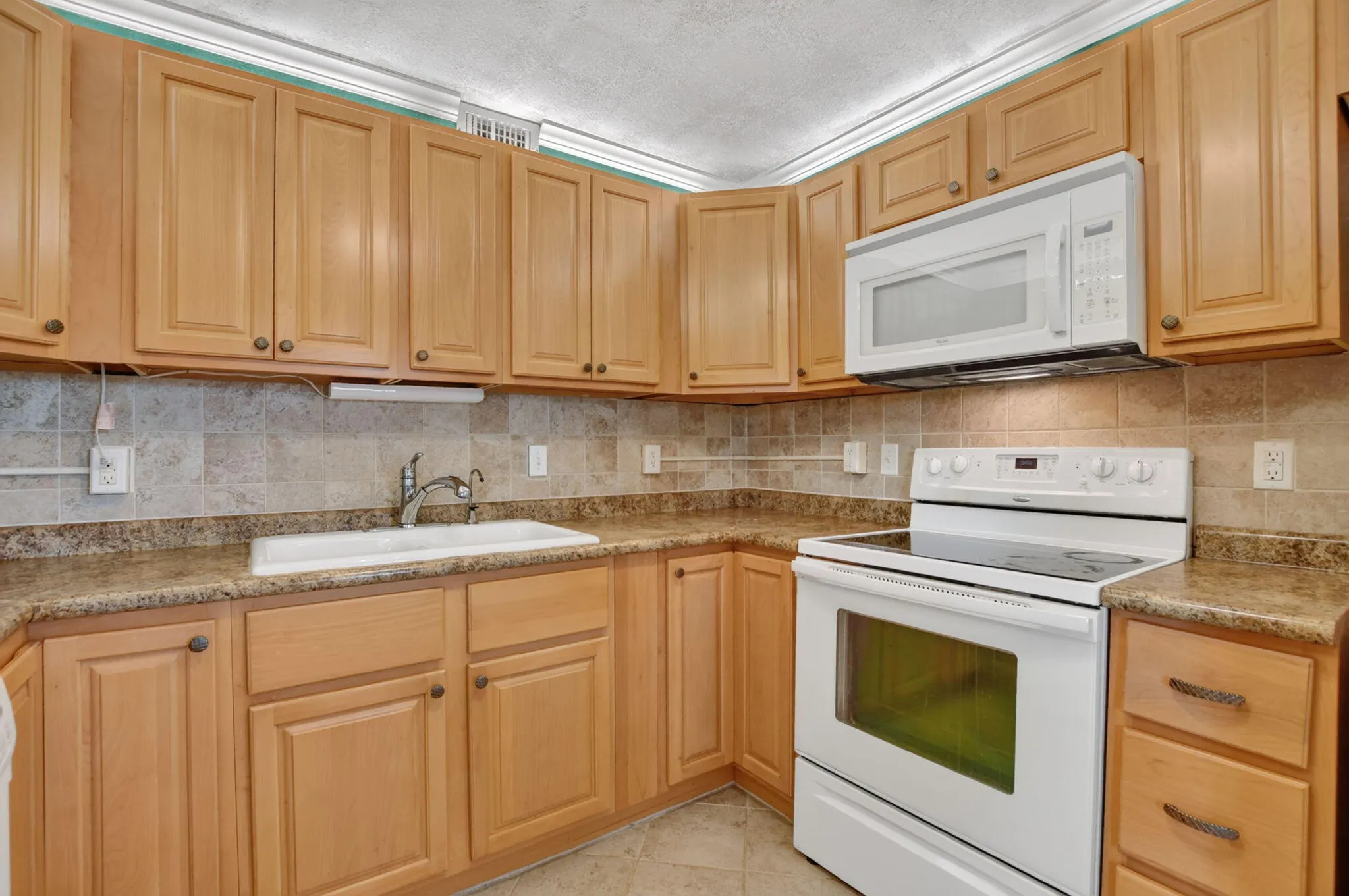 Cabinets, cabinets, cabinets! Who doesn't love storage?!