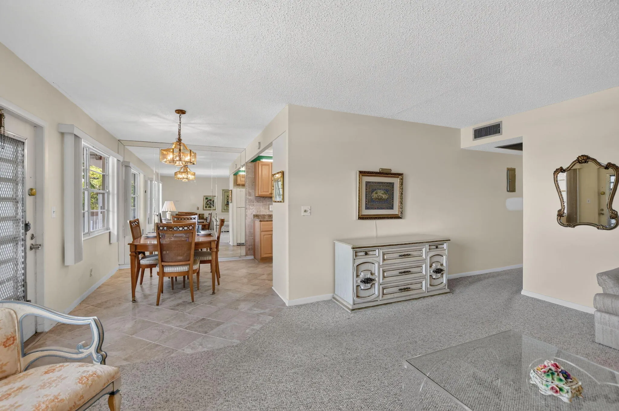 Fresh, deep cleaned carpets and tile make this condo showing ready!