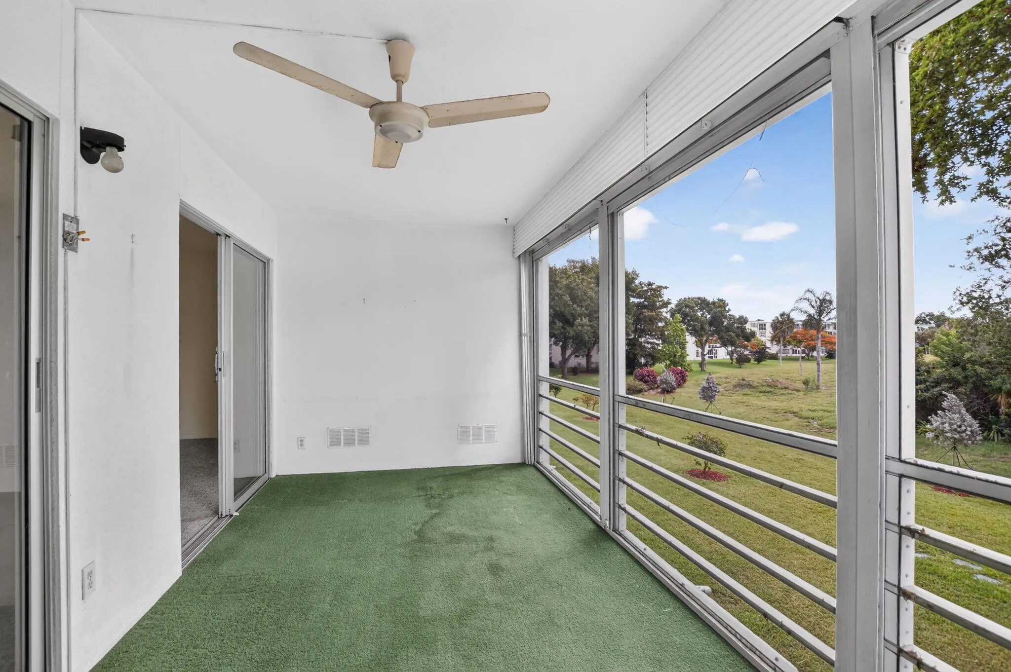 Spacious, screened patio with access from BOTH​​‌​​​​‌​​‌‌​‌‌​​​‌‌​‌​‌​‌​​​‌​​ bedrooms!