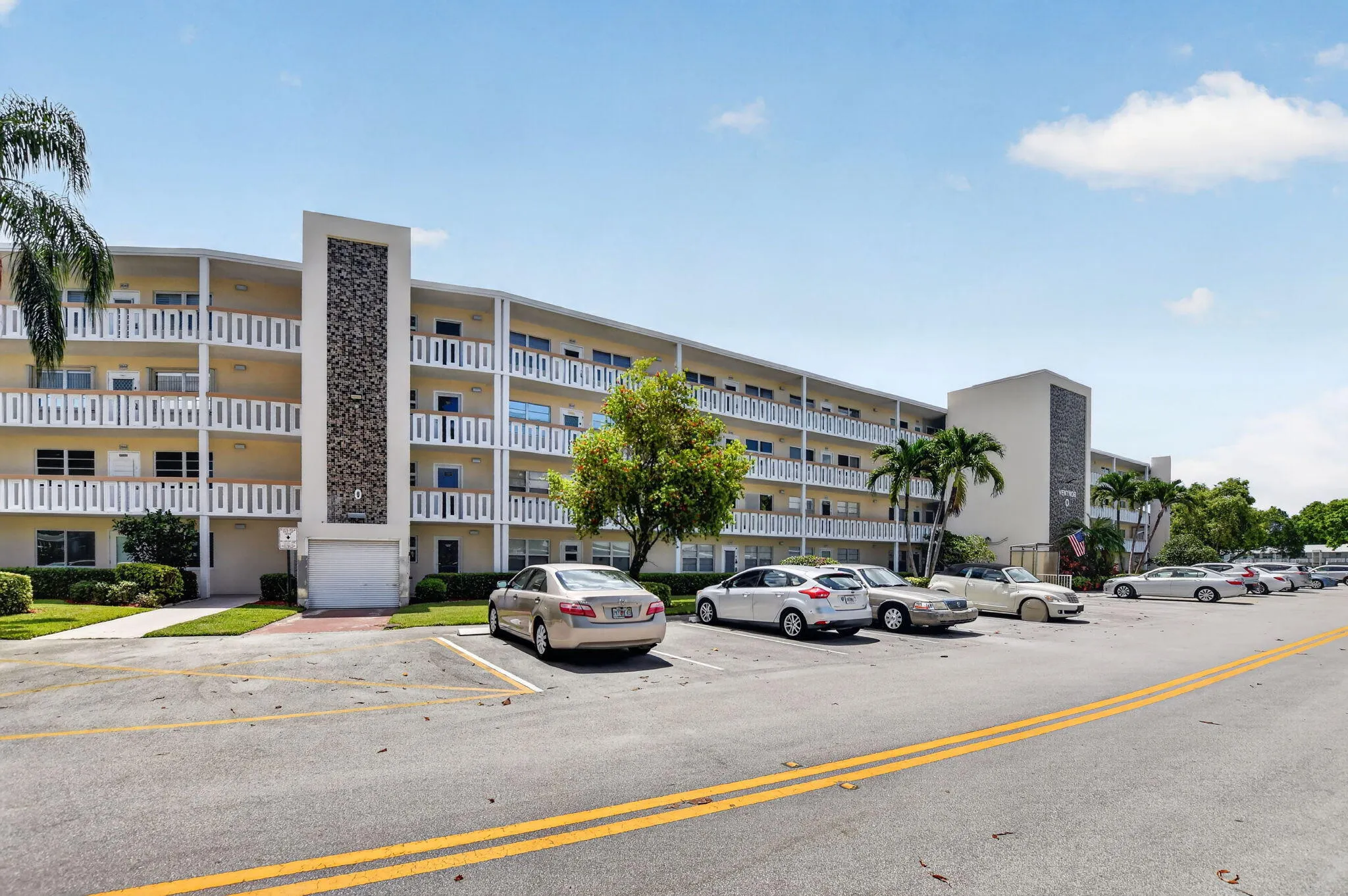 Sought after Ventnor O building! Great views, new roof and reserves!