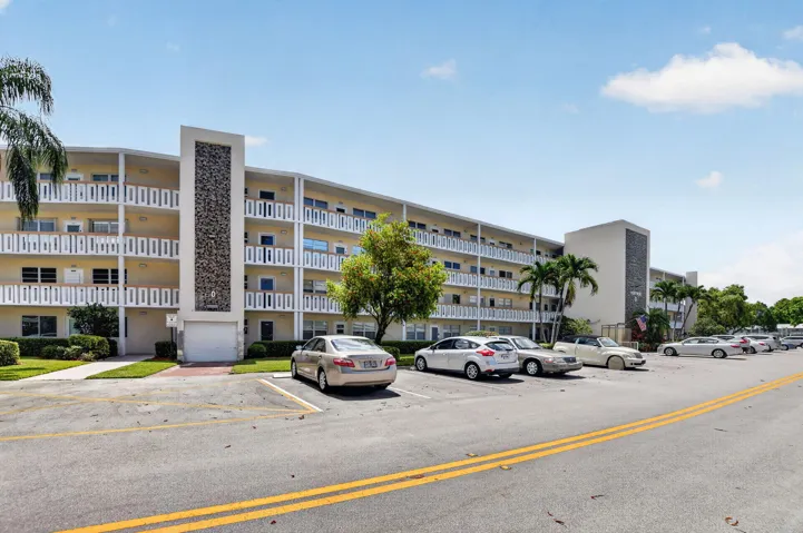 Sought after Ventnor O building! Great views, new roof and reserves!
