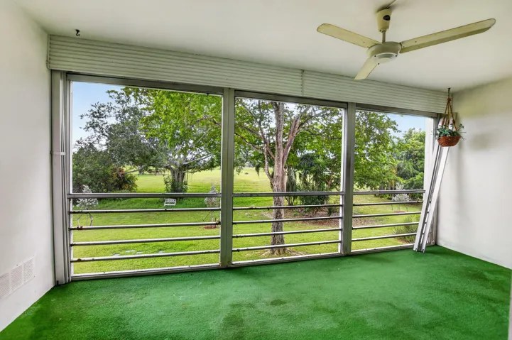 Large, screened patio has plenty of room for outdoor entertainment!