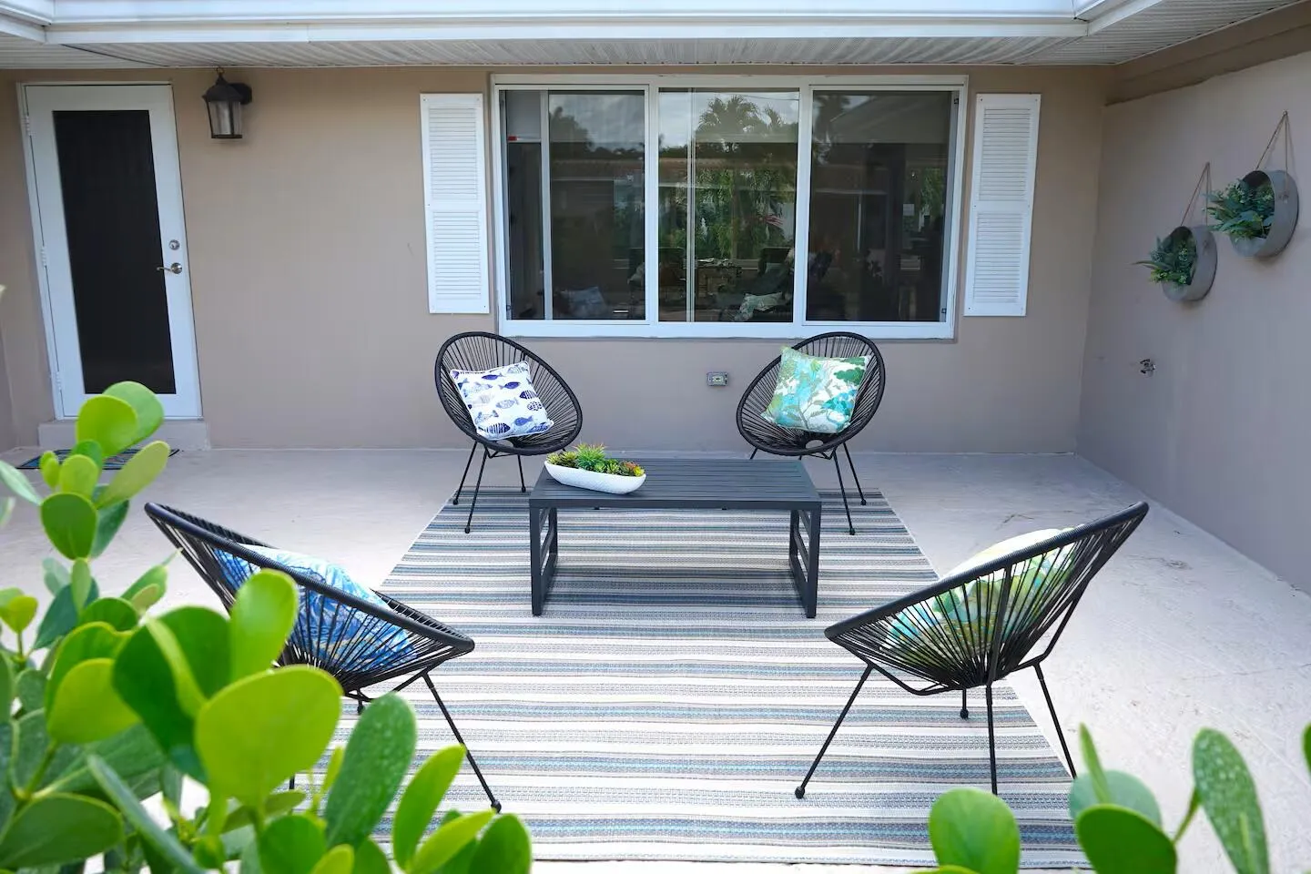 Front Exterior Lounge