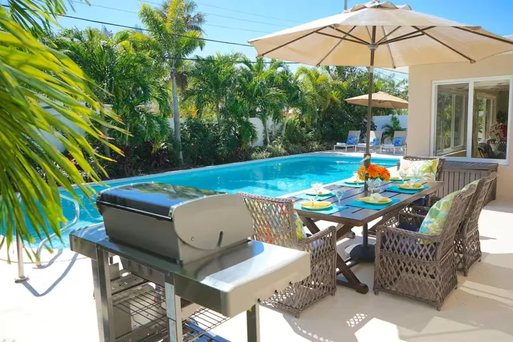 Pool Dining IV