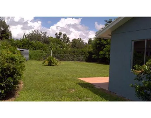 SIDE YARD