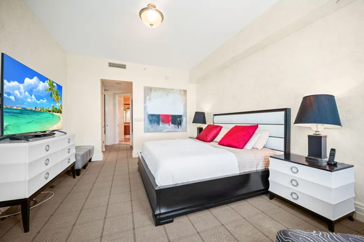 16-web-or-mls-16051-collins-ave-1902