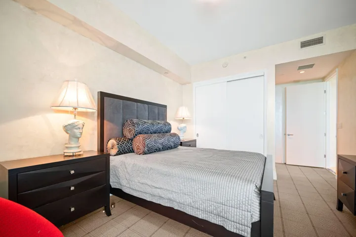 21-web-or-mls-16051-collins-ave-1902