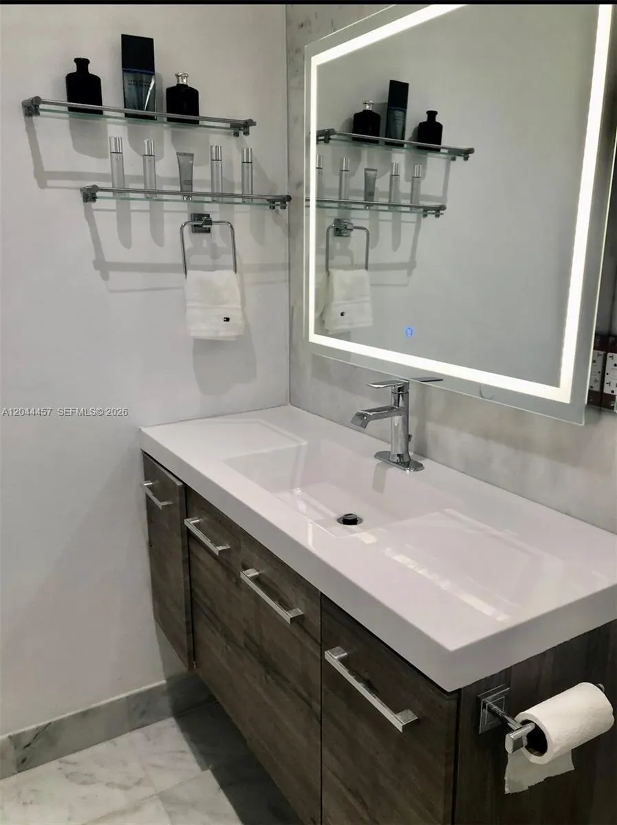 Master​​‌​​​​‌​​‌‌​‌‌​​​‌‌​‌​‌​‌​​​‌​​ Bathroom