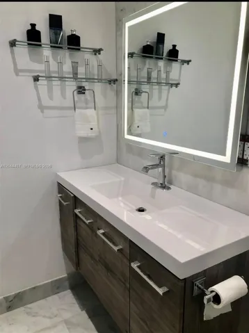 Master​​‌​​​​‌​​‌‌​‌‌​​​‌‌​‌​‌​‌​​​‌​​ Bathroom