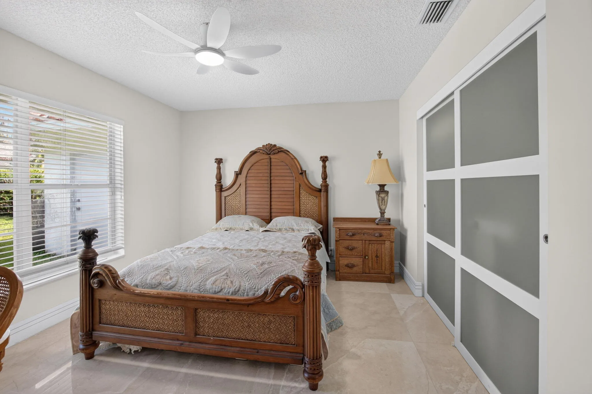 2nd bed closet