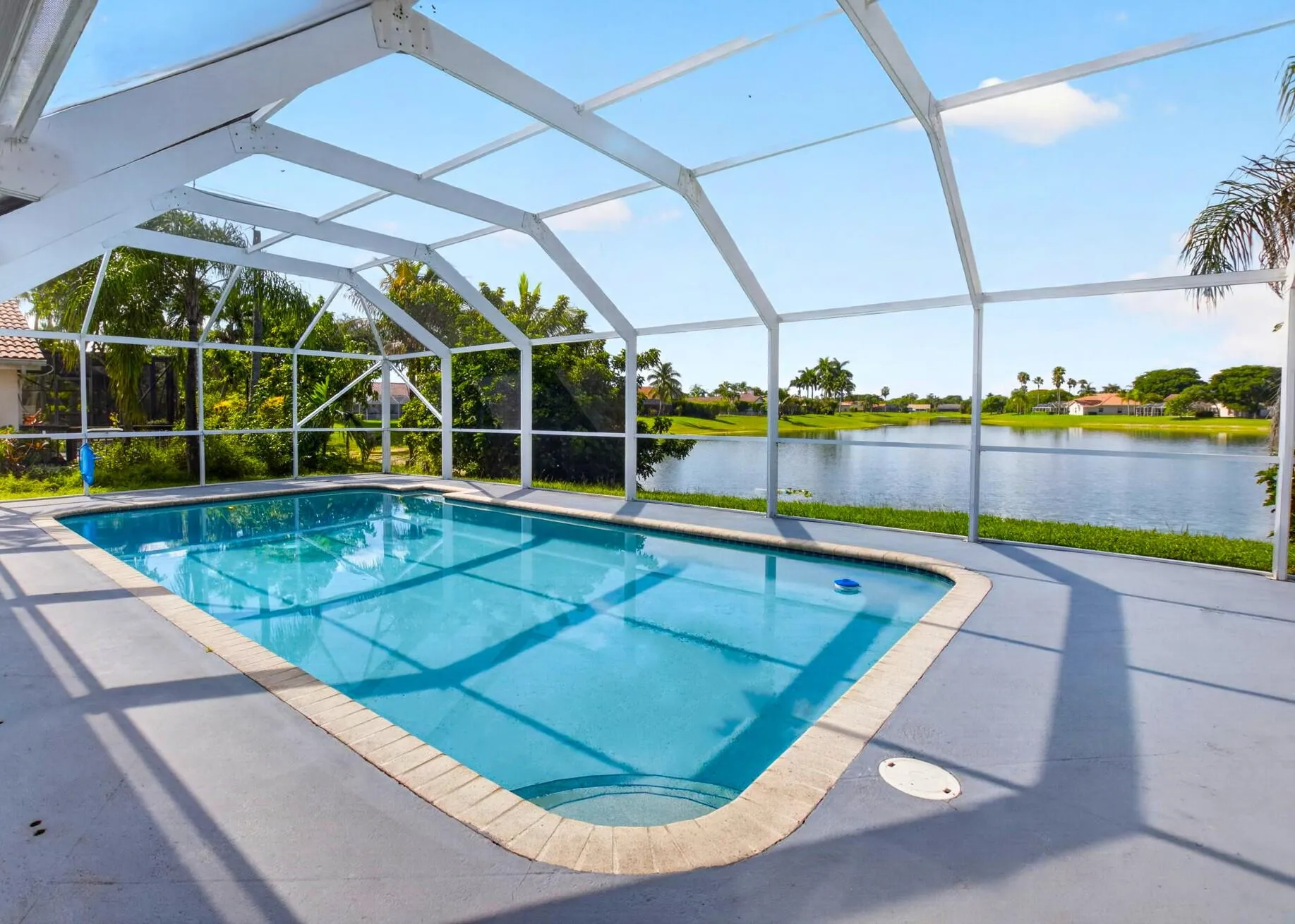 Primary offers pool & Lake views