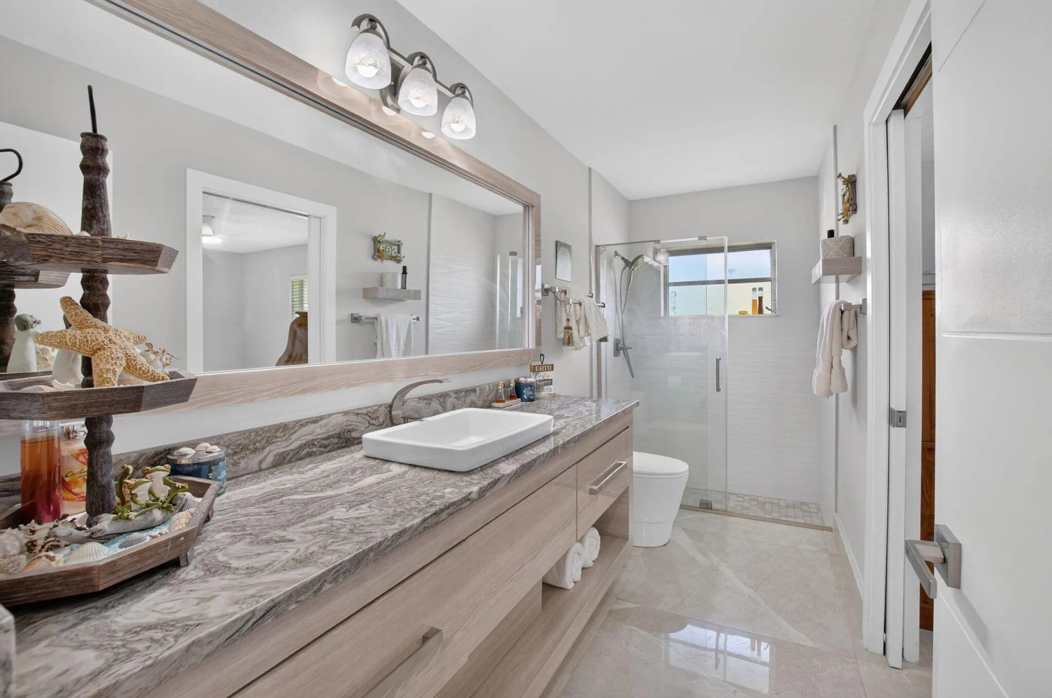 Remodeled 2nd bath & walk in shower