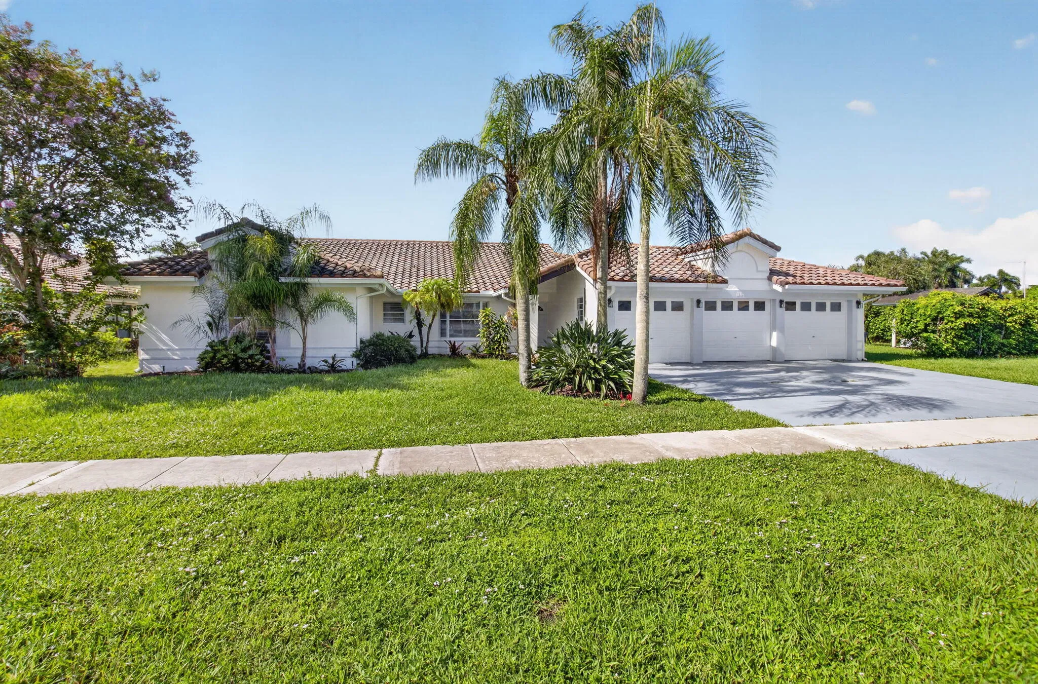 4/3 Pool home 3 car garage .37 Lake lot